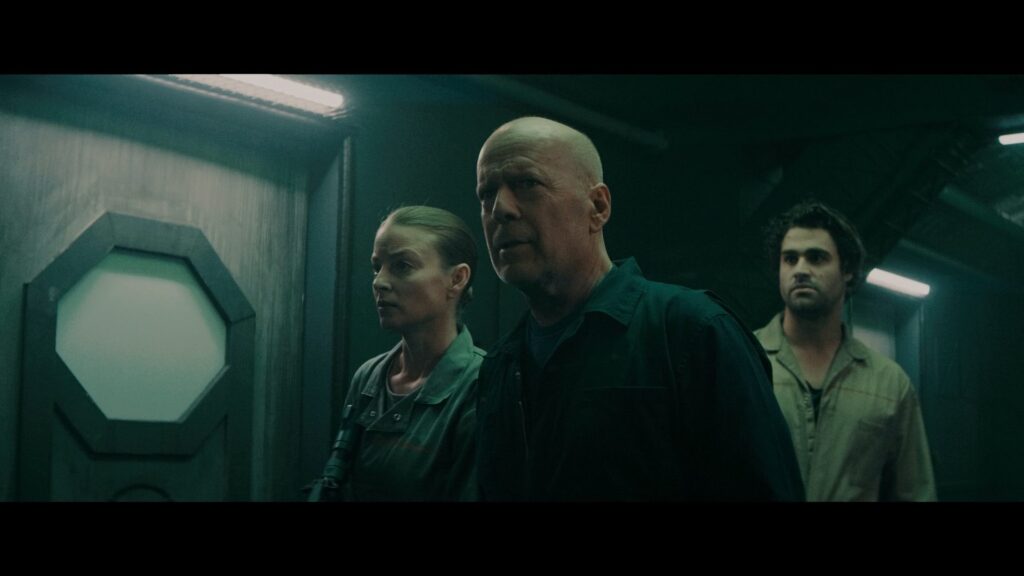 Breach (2020). Con Bruce Willis. Crítica a la Película