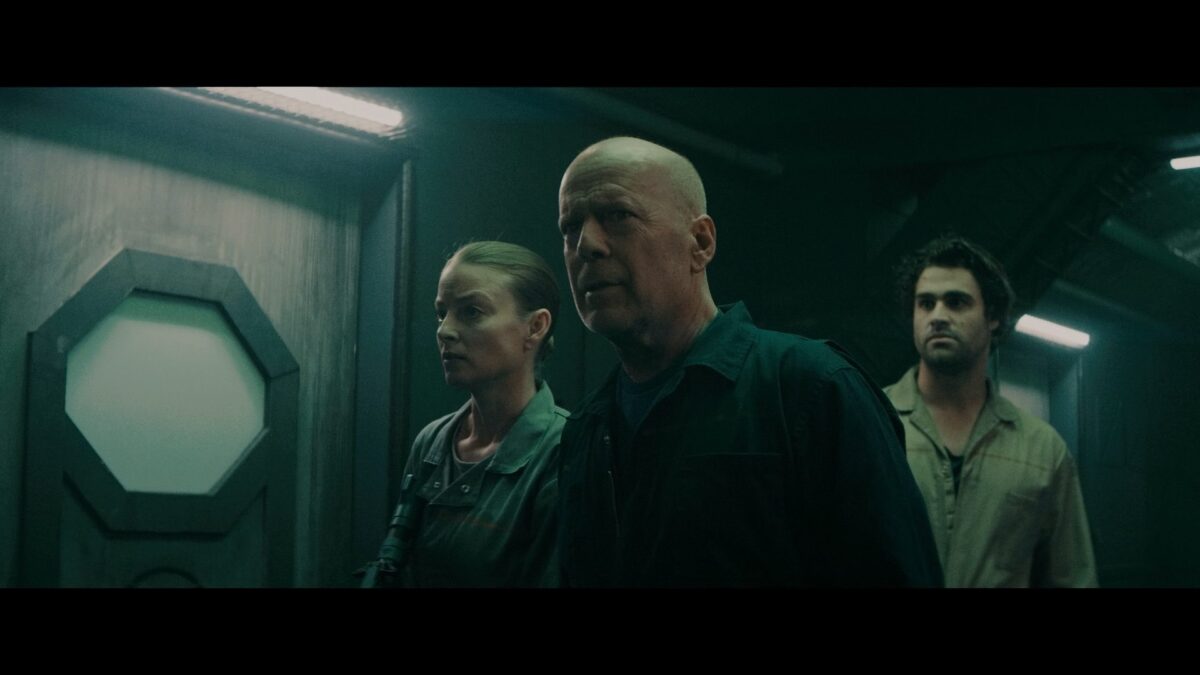 Breach (2020). Con Bruce Willis. Crítica a la Película