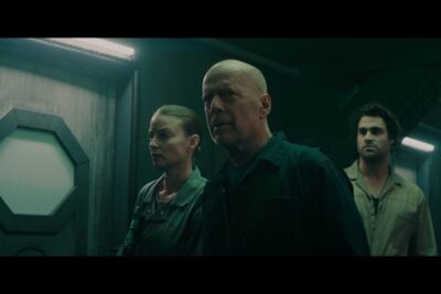 Breach (2020). Con Bruce Willis. Crítica a la Película