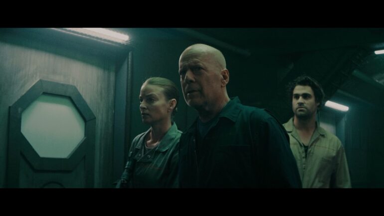 Breach (2020). Con Bruce Willis. Crítica a la Película