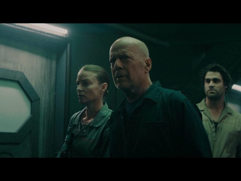 Breach (2020). Con Bruce Willis. Crítica a la Película