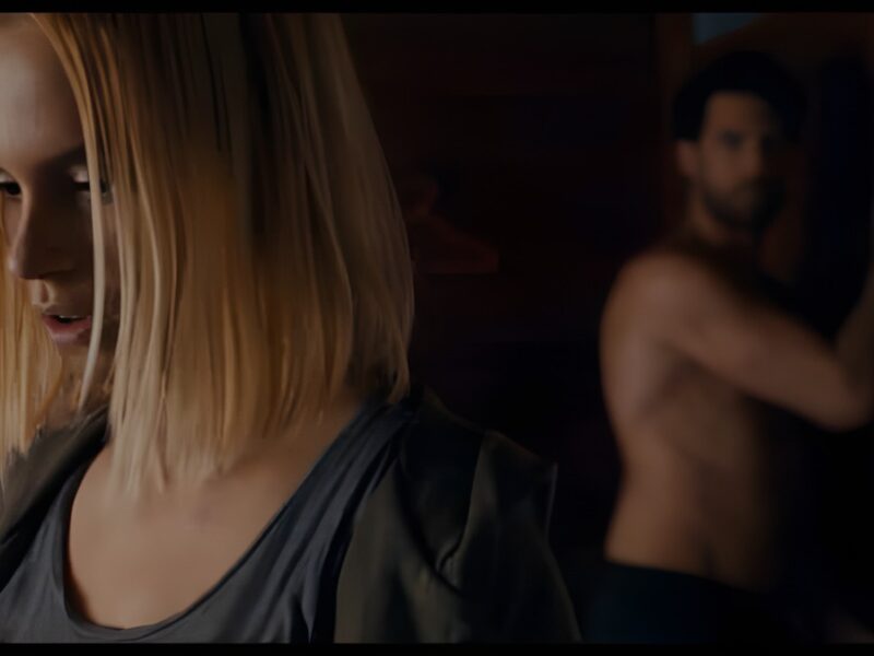 What Lies Below (2020). Película Suspense. Crítica