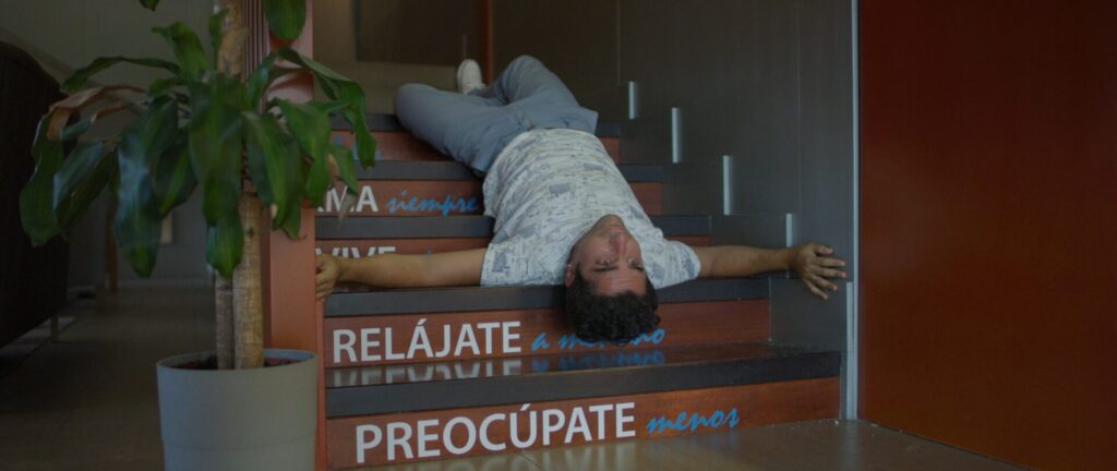 ¡Ni te me acerques! (2020). Película de Norberto Ramos del Val. Crítica