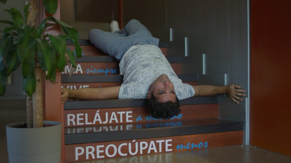 ¡Ni te me acerques! (2020). Película de Norberto Ramos del Val. Crítica