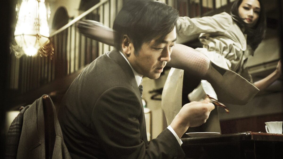 R100 (2013). Una Comedia Muy Diferente. Crítica