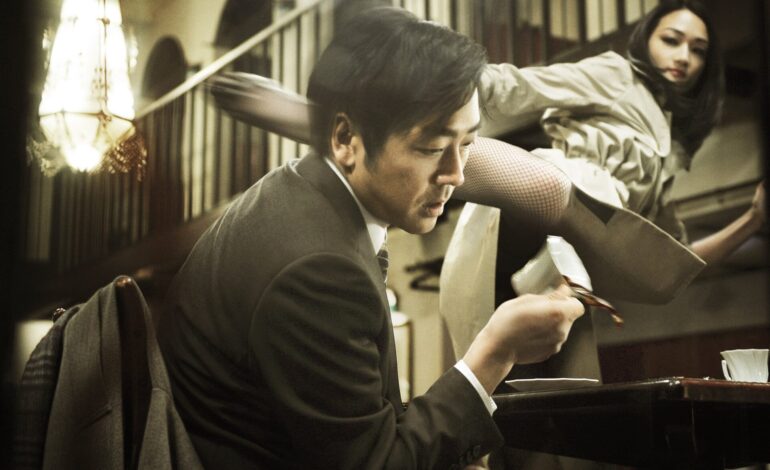 R100 (2013). Una Comedia Muy Diferente. Crítica