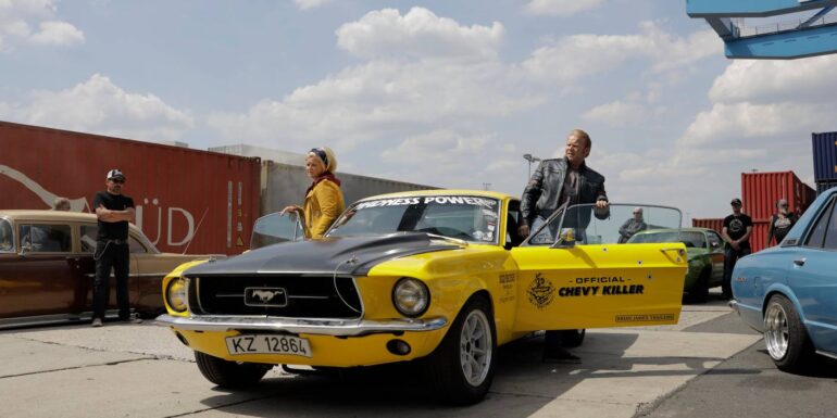 Borning: Asfalto en Llamas (2020). Película Netflix. Crítica