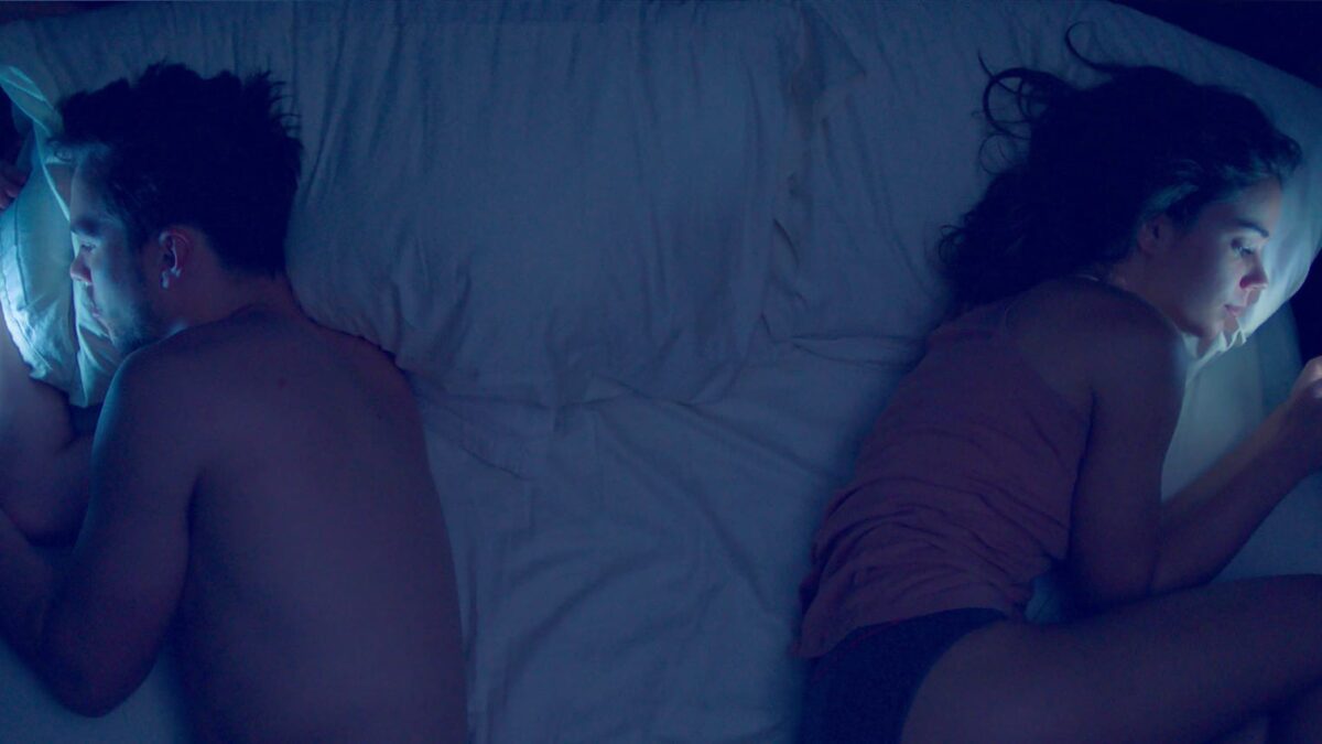 Newness (2017). Película sobre Relaciones Abiertas. Crítica