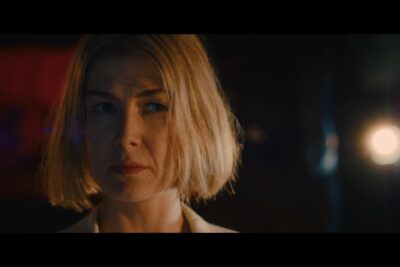 I Care a Lot (2021). Thriller Cómico en Netflix. Crítica