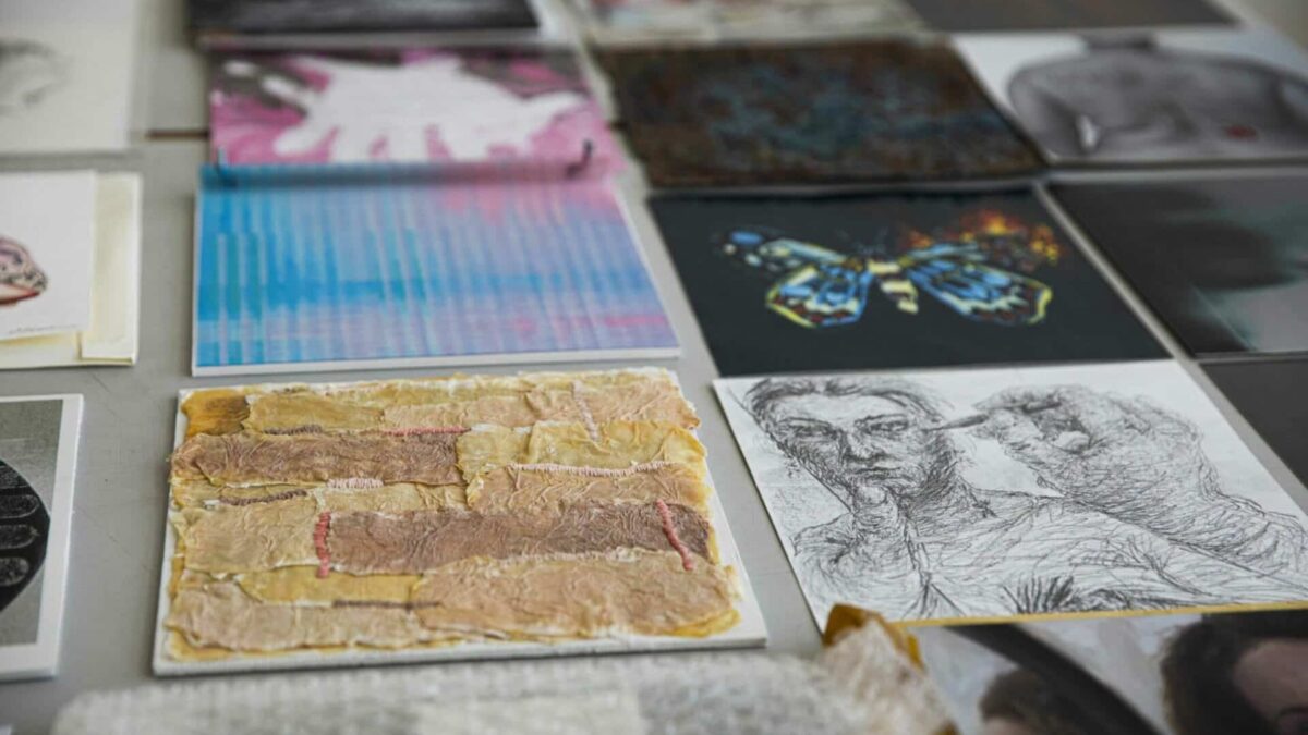 Exposición colectiva de artistas emergentes ‘Proyectar[se]’ en la demarcación de Toledo del COACM