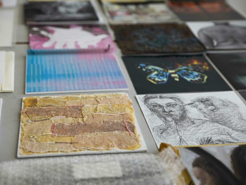 Exposición colectiva de artistas emergentes ‘Proyectar[se]’ en la demarcación de Toledo del COACM