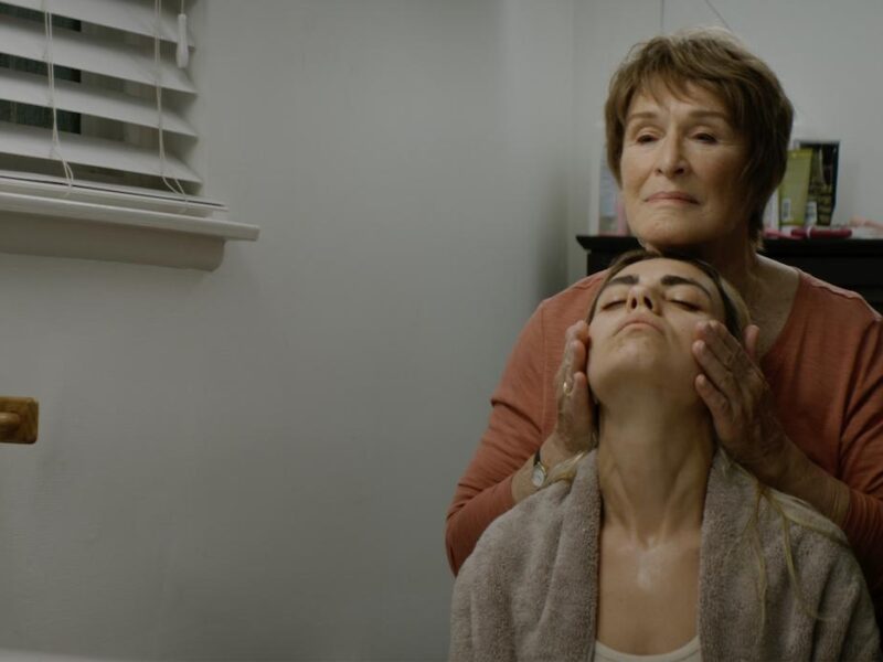 4 Días (2020). Glenn Close y Mila Kunis. Crítica de la Película