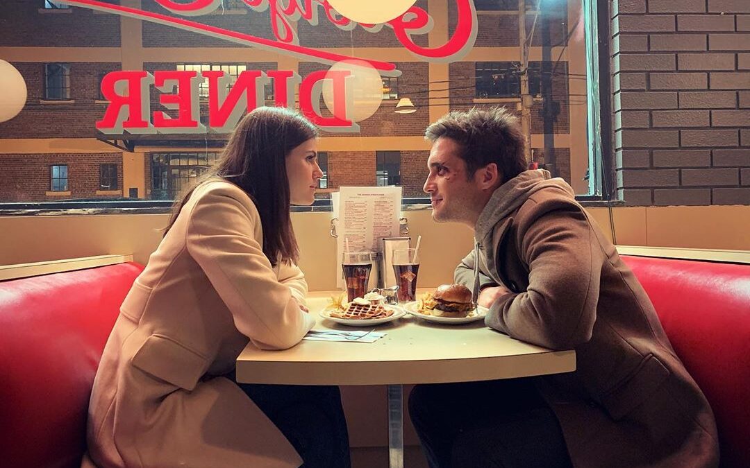 Die in a Gunfight (2021). Alexandra Daddario y Diego Boneta. Trailer de la Película