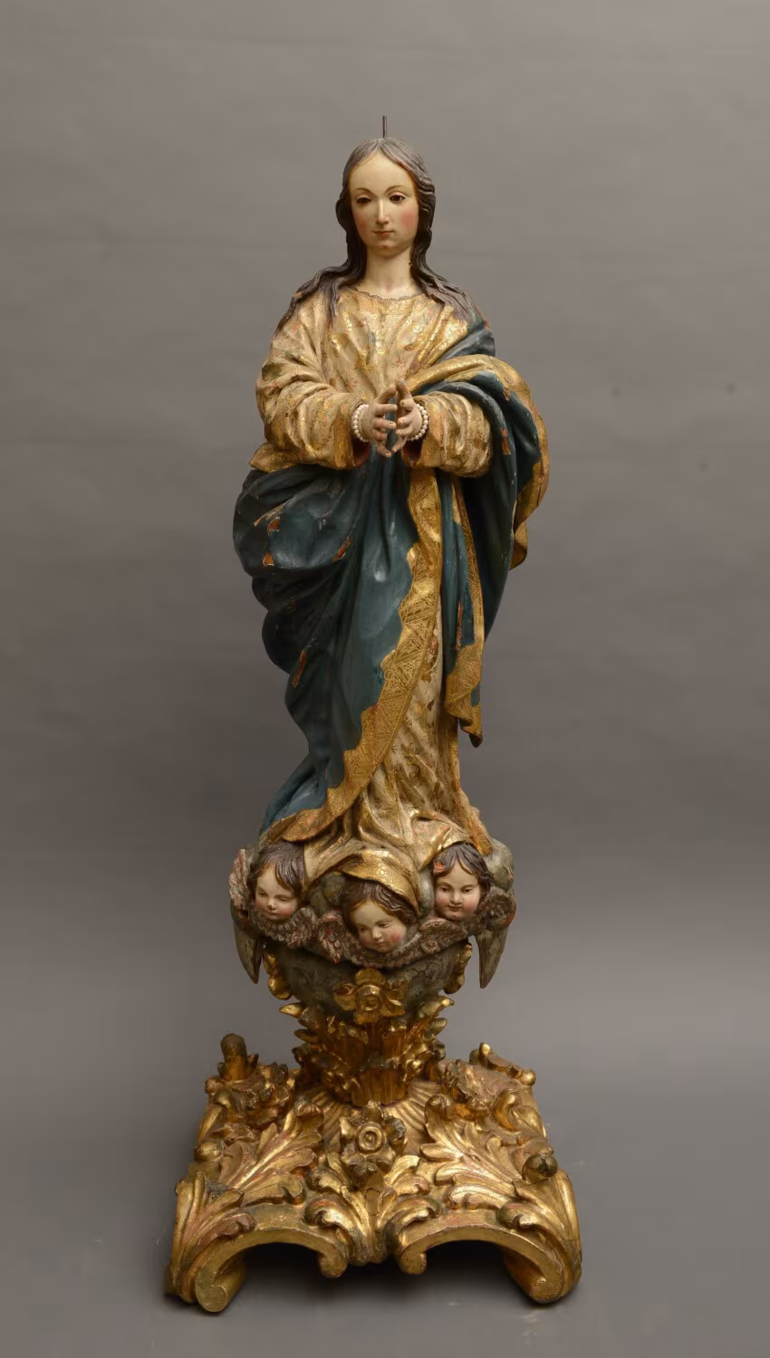 PEDRO DE MENA Y MEDRANO. Inmaculada Concepción. Madera tallada, policromada y dorado_80 cm. altura con peana