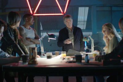 Ladrones de Élite (2021). Pierce Brosnan. Crítica de la Película