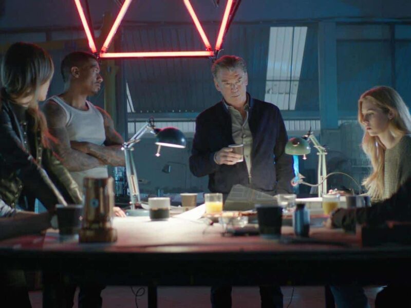 Ladrones de Élite (2021). Pierce Brosnan. Crítica de la Película