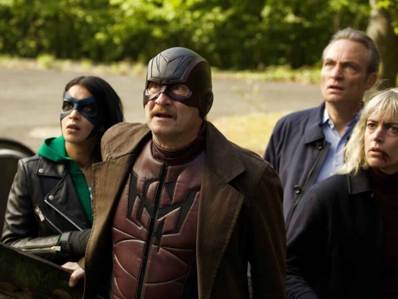 Cómo me Convertí en Superhéroe (2020). Película en Netflix. Crítica