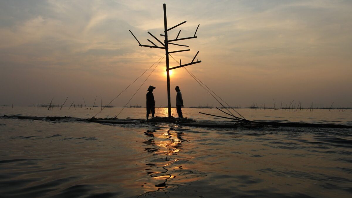 Play and Loop III Scene 3 | Tita Salina & Irwan Ahmett, Wong Kit Yi. Blindspot Gallery