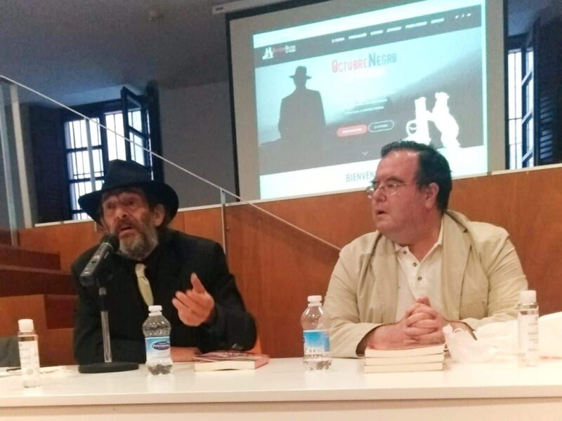Los escritores José Manuel Cruz y Javier García-Pelayo en el Festival Octubre Negro en Madrid