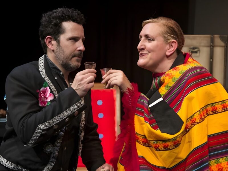 Crónico, una comedia dirigida por José Maya