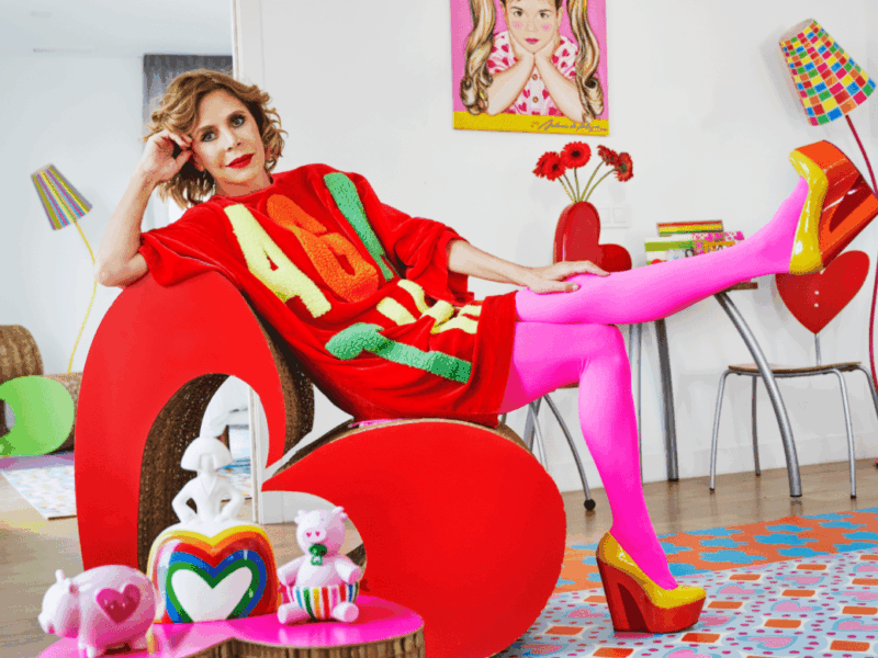 Agatha Ruiz de la Prada diseña y se convierte en anfitriona de un colorido apartamento en Airbnb