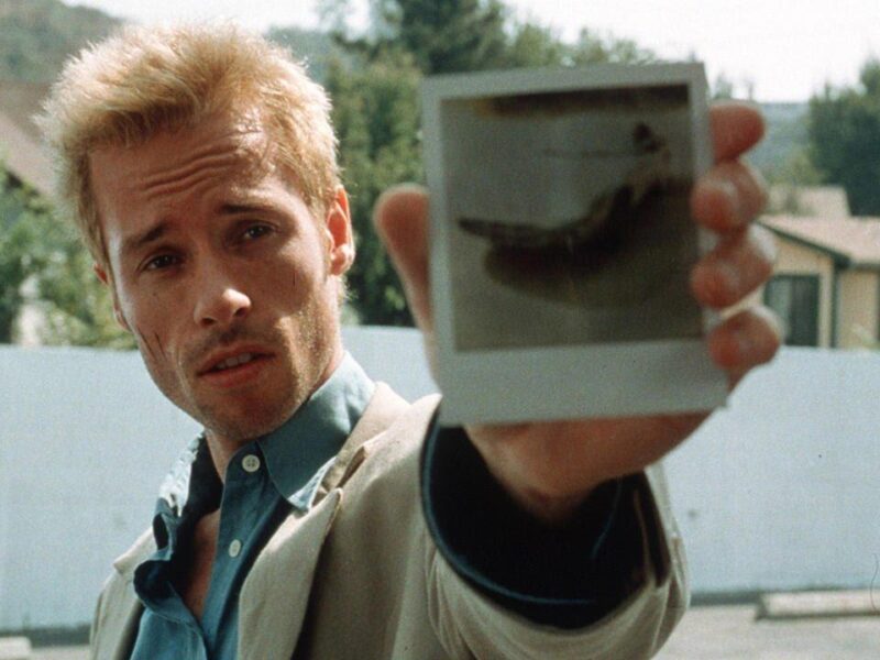 Memento Revisado: Un Análisis Formal del Enigma Cronológico de Christopher Nolan