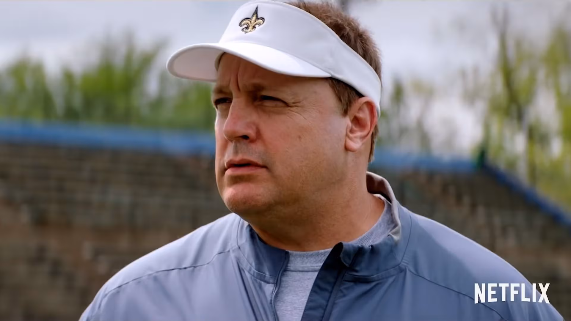 Kevin James en Jugar en Casa (2022)