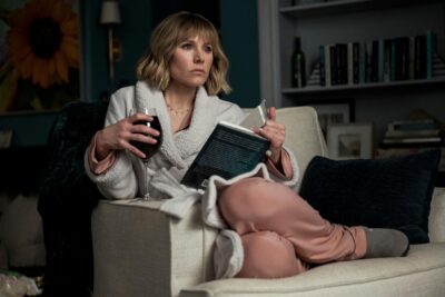 La Mujer de la Casa de Enfrente de la Chica en la Ventana (2022). Miniserie en Netflix