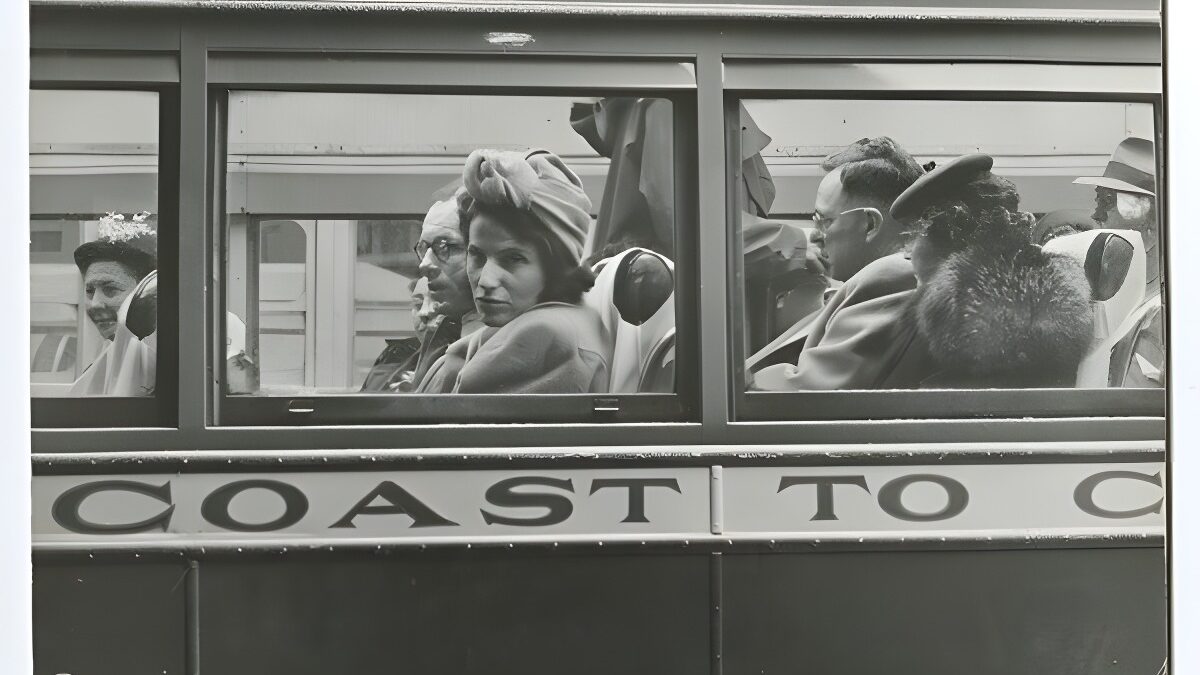 A Female Gaze | Women Street Photographers at Howard Greenberg Gallery