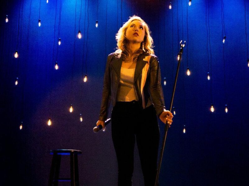 Taylor Tomlinson: Look at You (2022). Comedia Stand-Up en Netflix