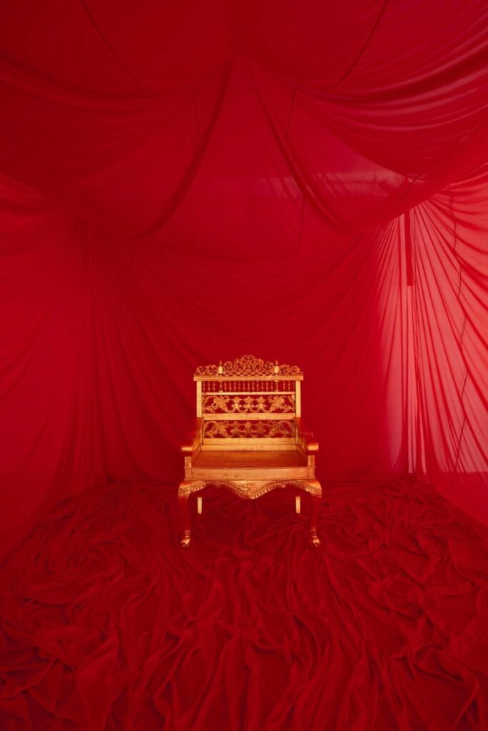 James Lee Byars – The Chair for the Philosophy of Question at Michael Werner Gallery, East Hampton