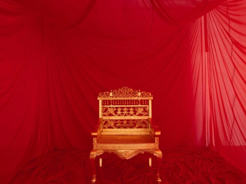 James Lee Byars – The Chair for the Philosophy of Question at Michael Werner Gallery, East Hampton