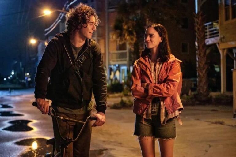 Along for the Ride (2022). A Romantic Comedy on Netflix. Reviews