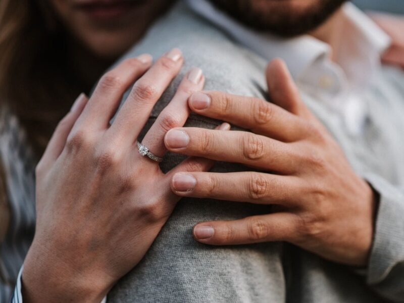 Alianzas y anillos de compromiso: así son las tendencias que triunfan esta temporada