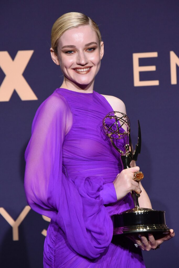 Julia Garner – Biografía, Películas, Series, Frases