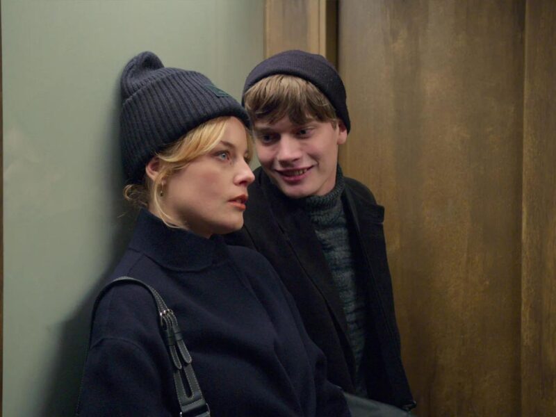 Amor y Anarquía (2020). Serie Estreno en Netflix