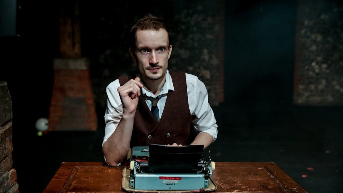 ‘An Unexpected Tale in Smoky Midtown’ Stage Noir