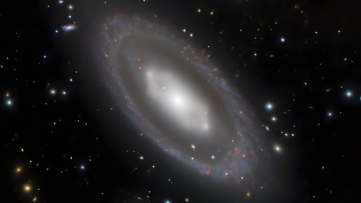Centro de una Galaxia con Forma Hexagonal