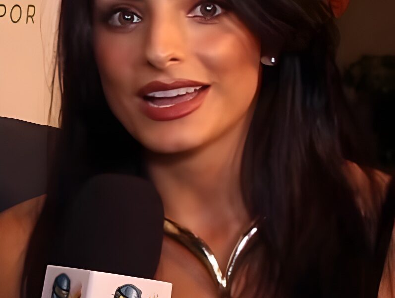 Aislinn Derbez