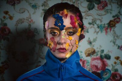 ‘Cowboy de Copenhague’ (2022-) :  Una serie en Netflix que se la juega a la fascinación de lo peculiar