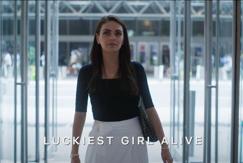 La Chica que lo Tenía Todo: Mila Kunis Desbordada por su Pasado en Netflix