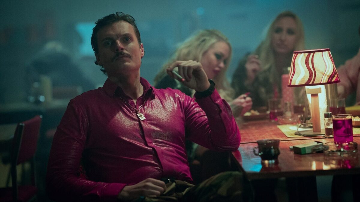 Carretera sin Salida (2022) – Serie Netflix: Thriller y Comedia de Voz Excéntrica