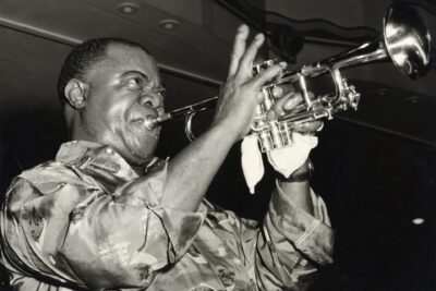 Louis Armstrong’s Black & Blues (2022) – Documental en Apple TV+