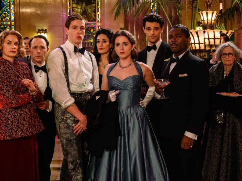 &lsquo;Coup De Théâtre&rsquo; (2022) – Critique du film : Une production luxueuse à l&rsquo;esthétique impeccable, et pourtant…