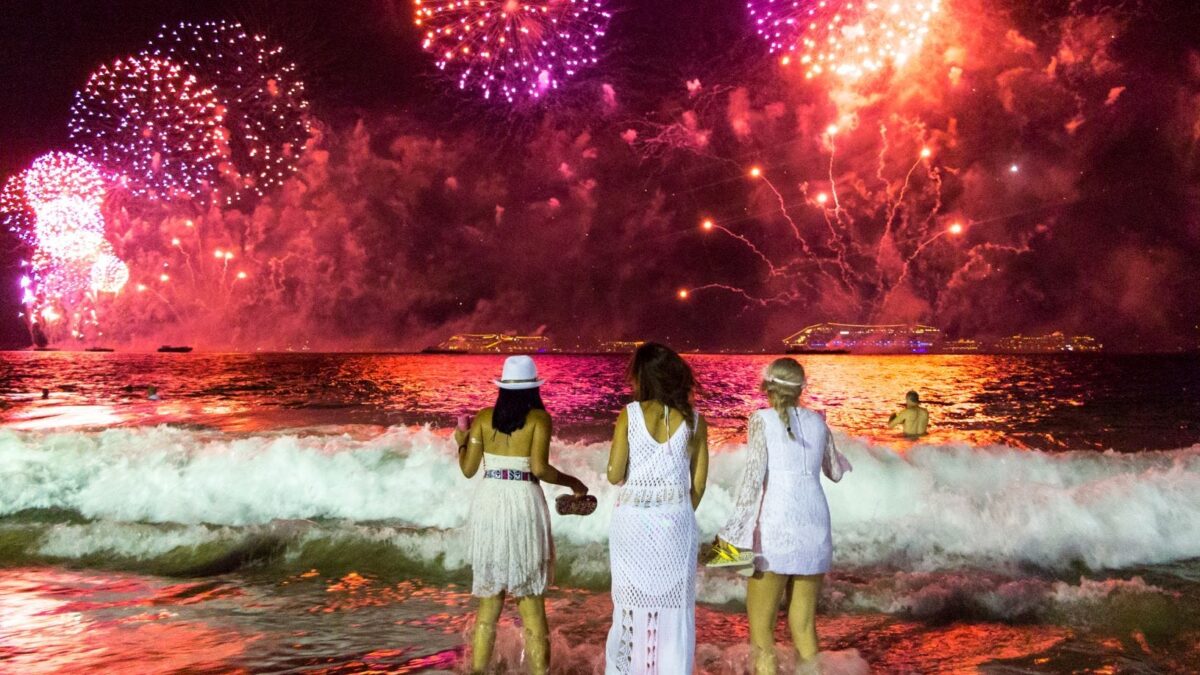 Brasil prevé la asistencia de 2 millones de personas al espectáculo pirotécnico de Nochevieja en Copacabana