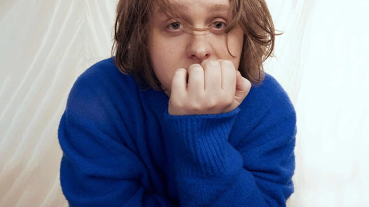 Lewis Capaldi Unveils Music Video for New Single “Pointless” – Watch It Here & See 2023 EU and UK Tour Dates!