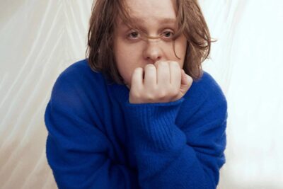 Lewis Capaldi Unveils Music Video for New Single “Pointless” – Watch It Here & See 2023 EU and UK Tour Dates!