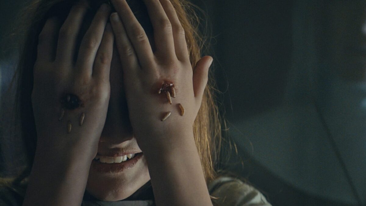 ‘Reza por el Diablo’ (2022) – Película de Terror – Crítica