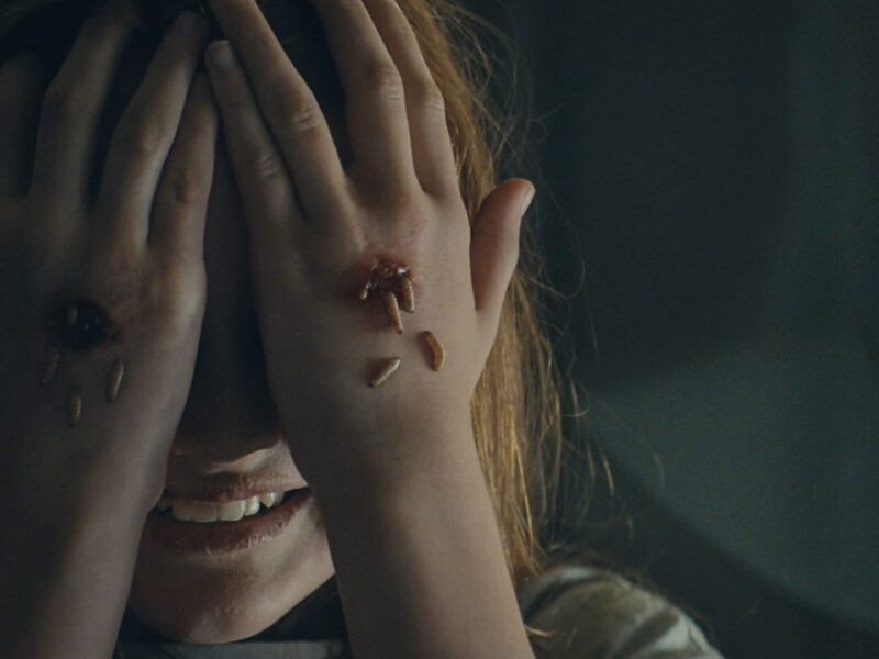 ‘Reza por el Diablo’ (2022) – Película de Terror – Crítica