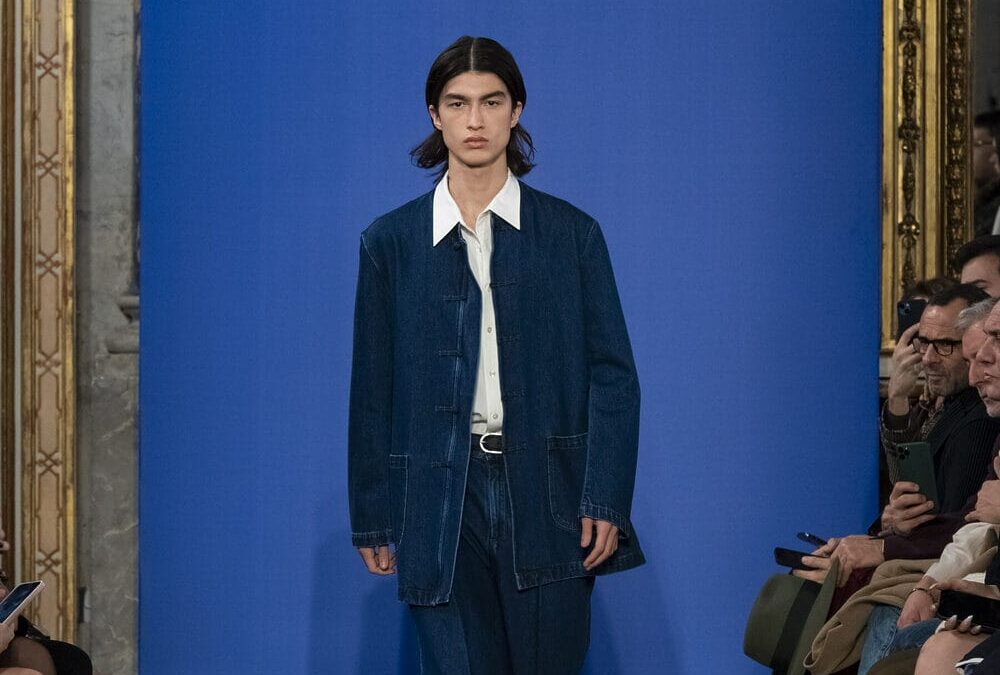 SHANGHAI TANG makes menswear runway debut at the 2023 Fall/Winter Milan Fashion Week “REUNION”